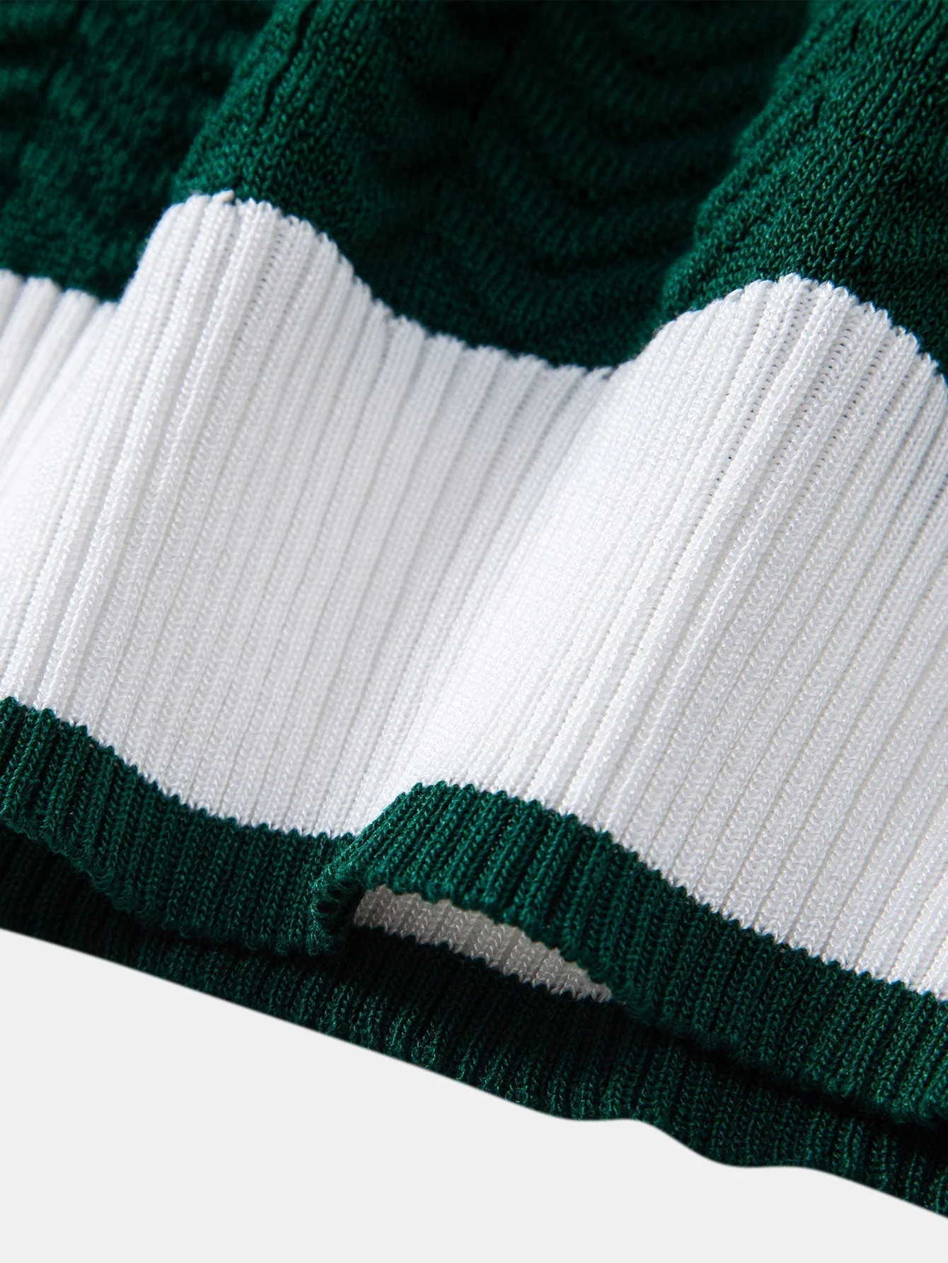 hola V-NECK KNIT POLO SHIRT WITH TEXTURE CONTRAST - Image 9