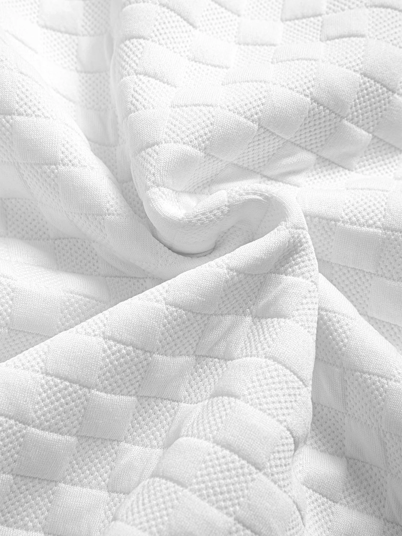 Jeremías® | Checkerboard Jacquard Arc Hem T-Shirt - Image 12