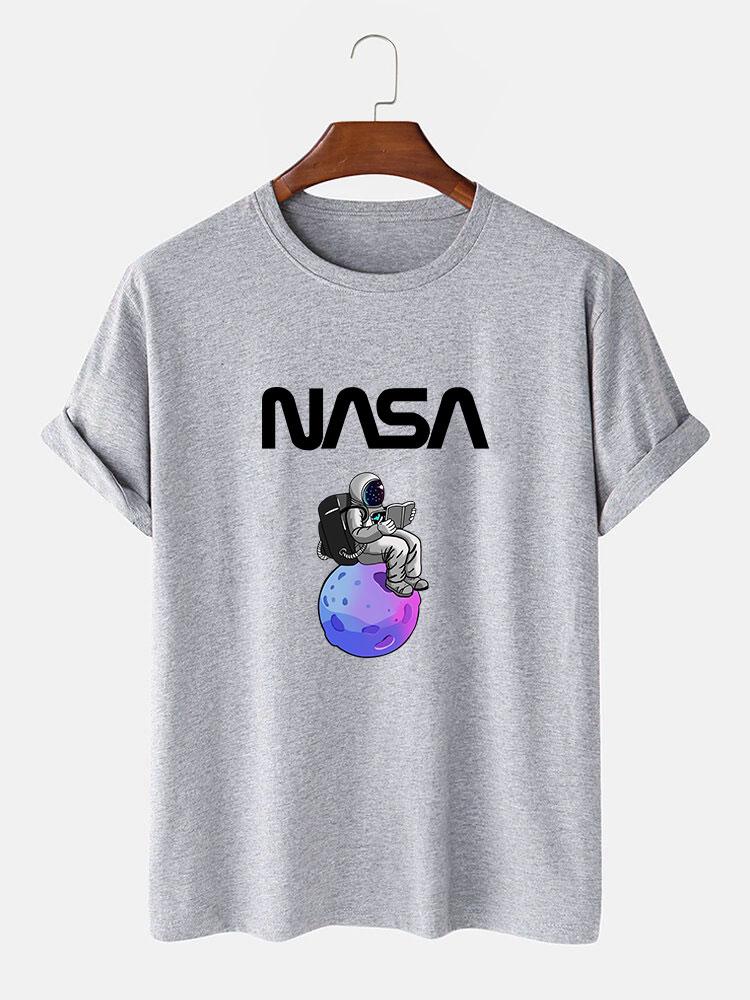 Leonardo® | Astronaut Reading Book Print T-Shirt - Image 6